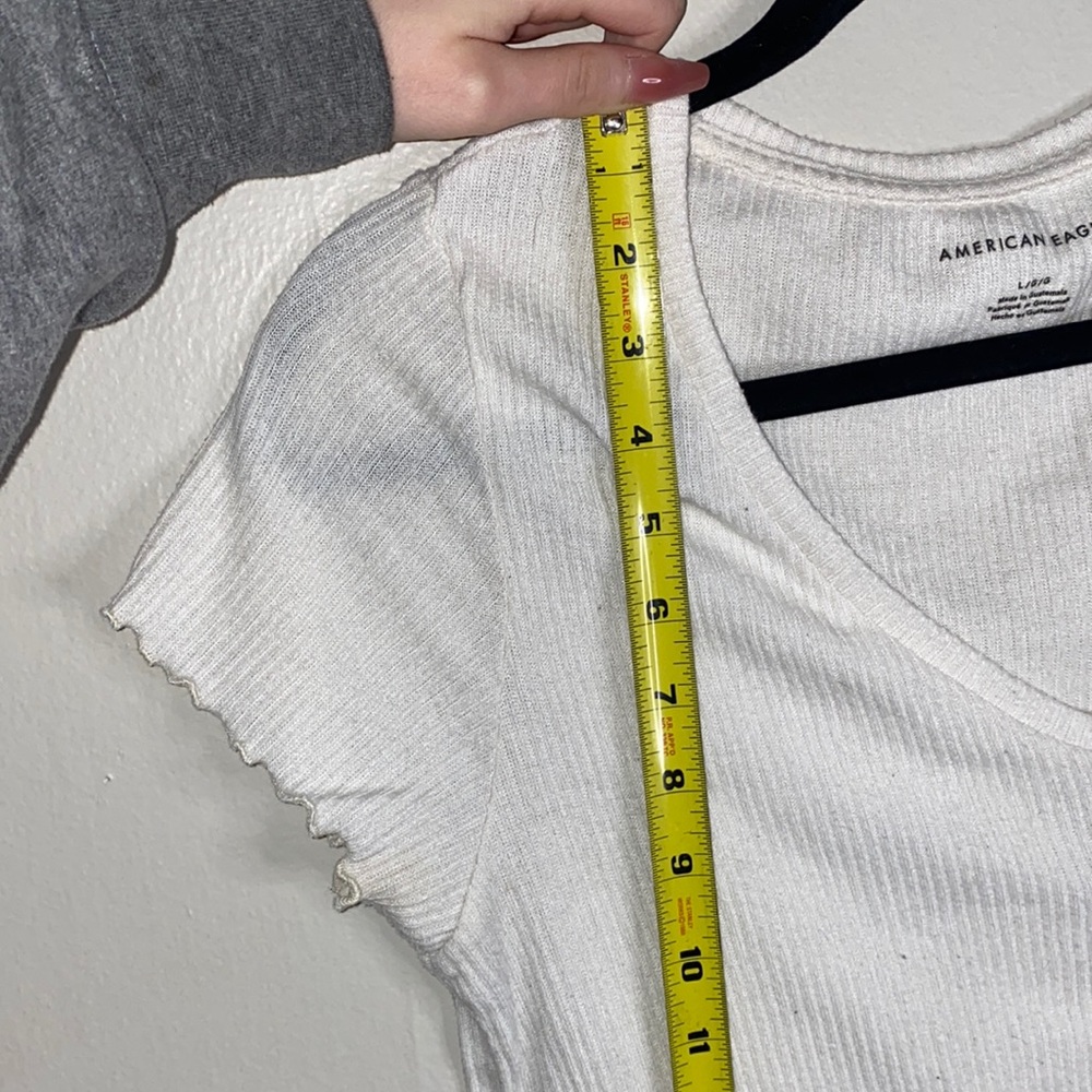 🎈American Eagle white ruffled top! - Picture 3 of 6